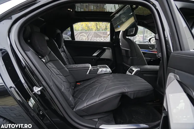 BMW Seria 7 din 2024 cu 5.651 km - oferta BMW148081 - foto 21