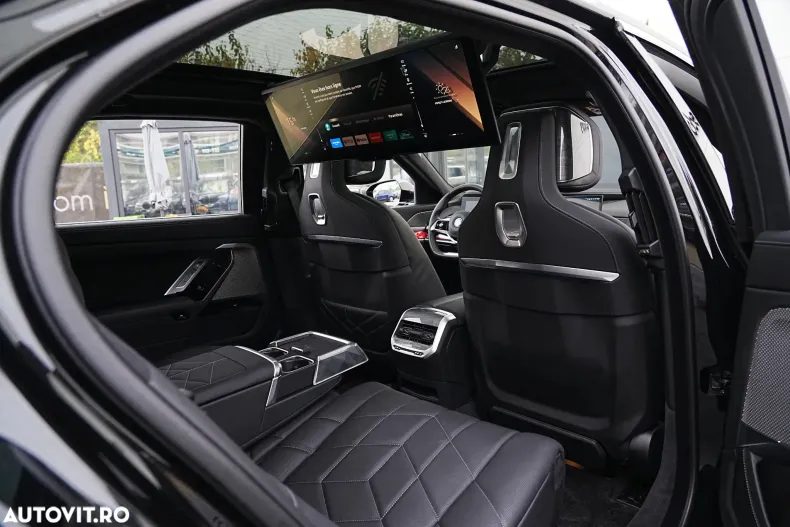 BMW Seria 7 din 2024 cu 5.651 km - oferta BMW148081 - foto 22