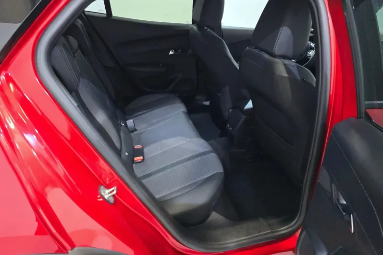 Peugeot 2008 din 2022 cu 72.368 km - oferta PEU148112 - foto 9