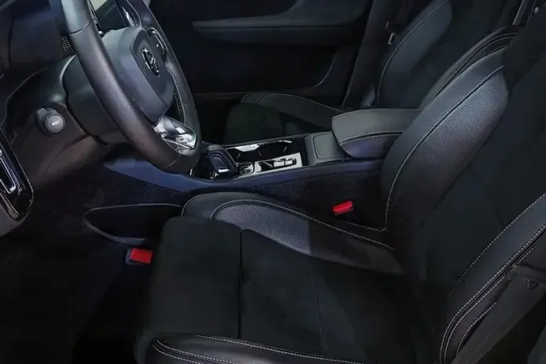 Volvo XC40 din 2019 cu 96.119 km - oferta VOL148113 - foto 8