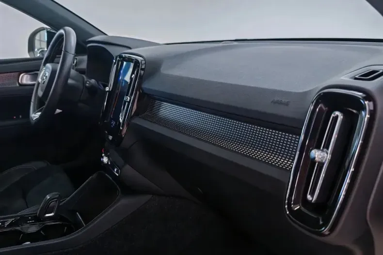 Volvo XC40 din 2019 cu 96.119 km - oferta VOL148113 - foto 9