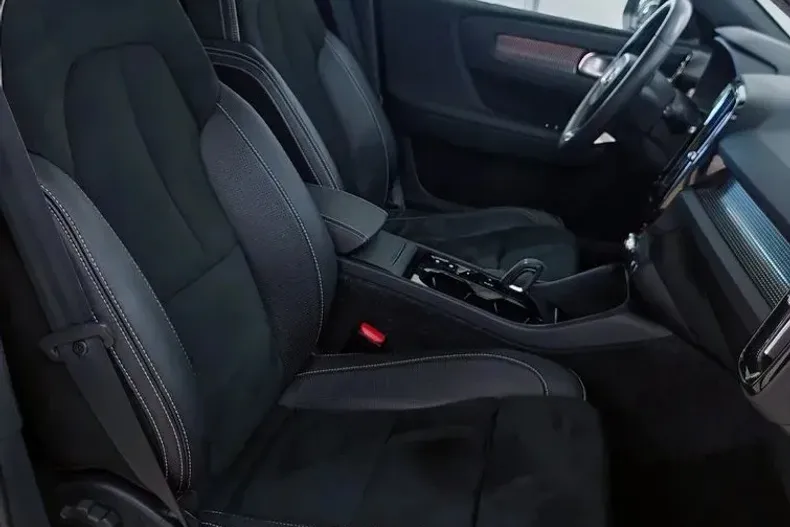 Volvo XC40 din 2019 cu 96.119 km - oferta VOL148113 - foto 10