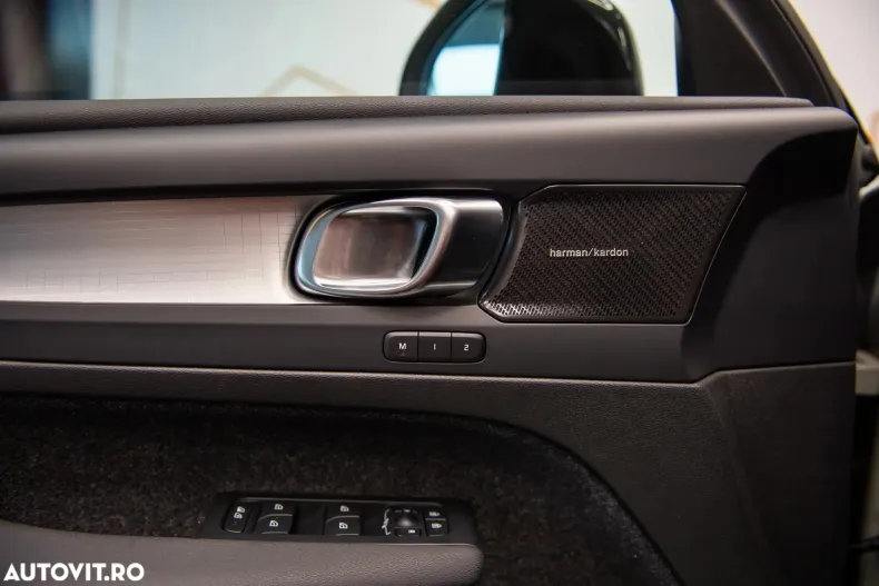 Volvo XC40 din 2023 cu 4.471 km - oferta VOL148189 - foto 13