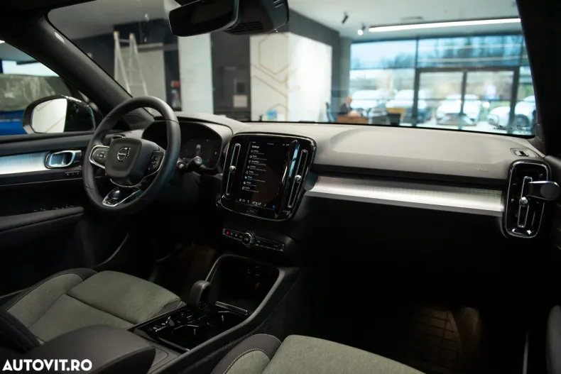 Volvo XC40 din 2023 cu 4.471 km - oferta VOL148189 - foto 30