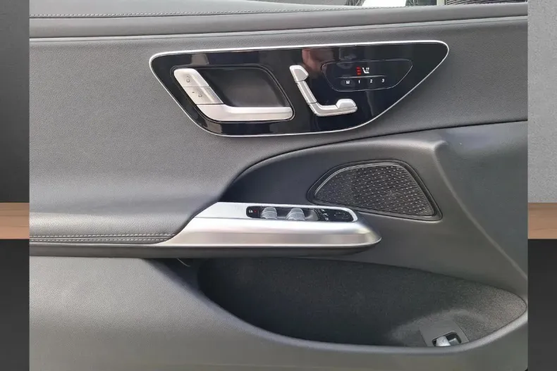 Mercedes-Benz E din 2024 cu 8.338 km - oferta MER148211 - foto 17