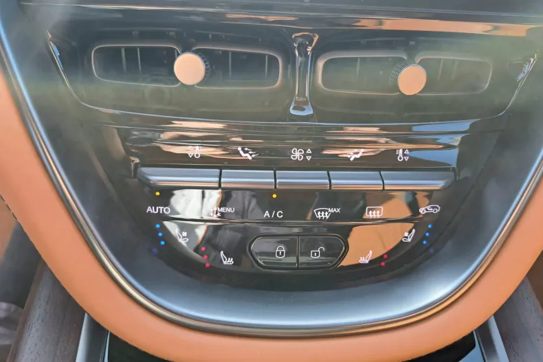 Aston Martin DBX din 2022 cu 18.500 km - oferta AST148305 - foto 20