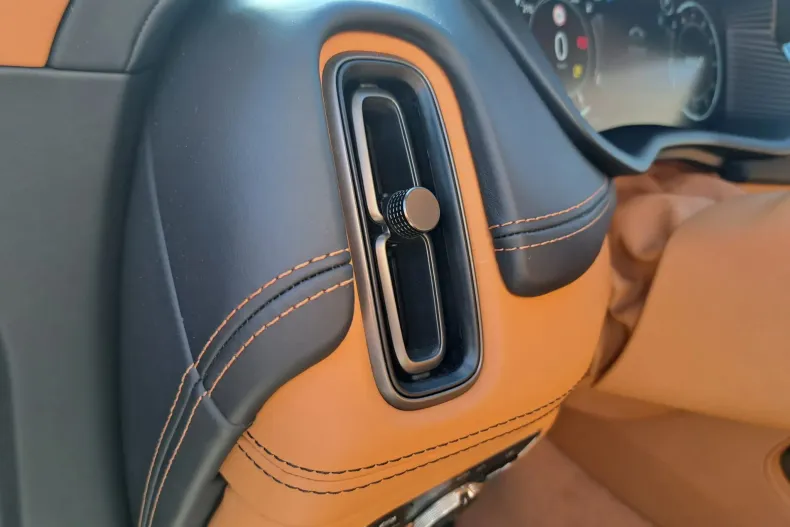 Aston Martin DBX din 2022 cu 18.500 km - oferta AST148305 - foto 29