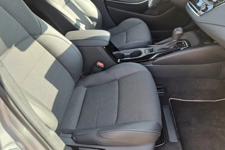 Toyota Corolla din 2024 cu 13.000 km - oferta TOY148306 - foto 17