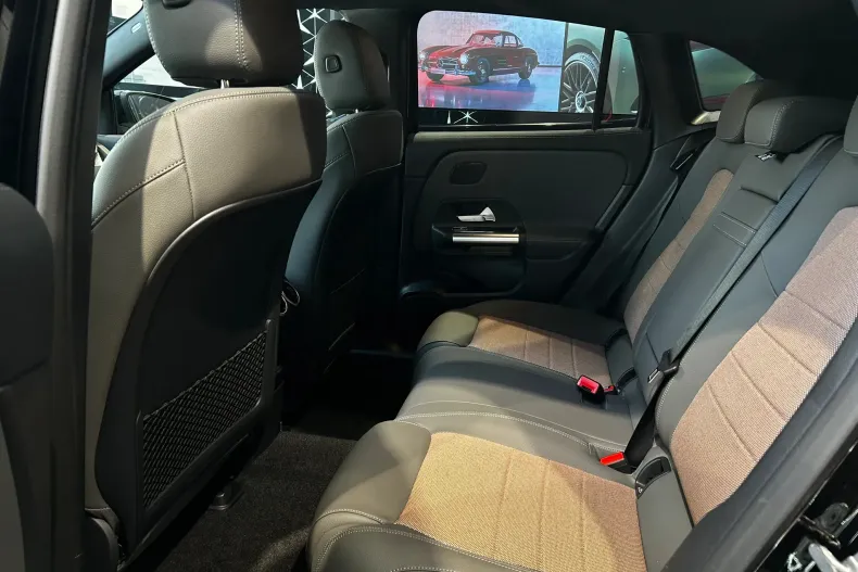 Mercedes-Benz EQA din 2025 cu 3.000 km - oferta MER148317 - foto 11