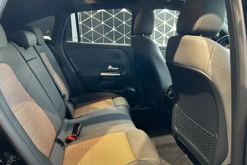 Mercedes-Benz EQA din 2025 cu 3.000 km - oferta MER148317 - foto 12