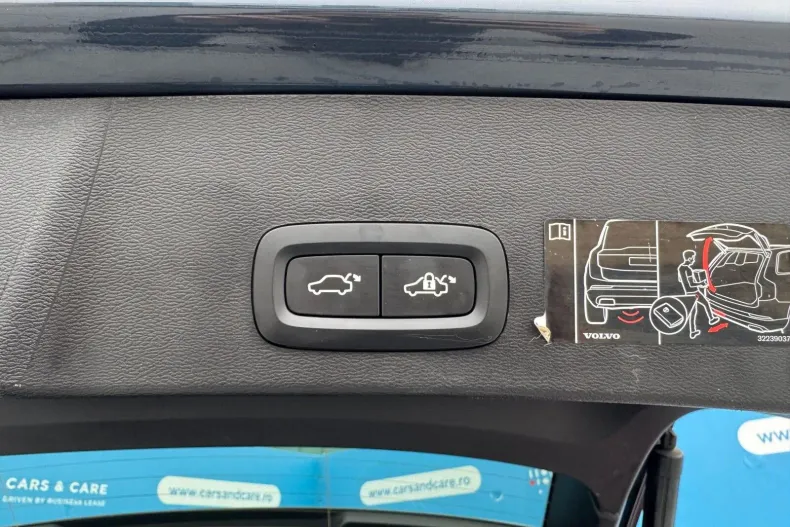 Volvo XC40 din 2021 cu 92.800 km - oferta VOL148325 - foto 12