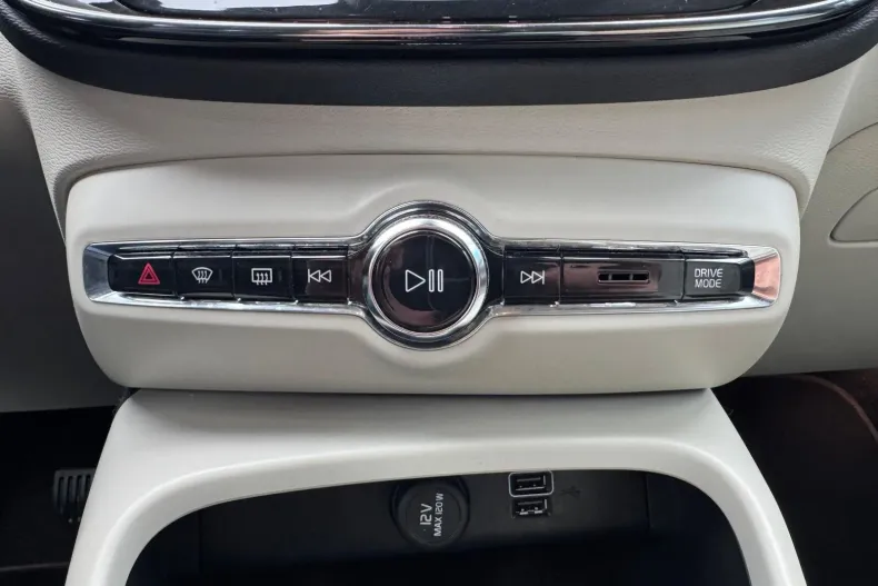 Volvo XC40 din 2021 cu 92.800 km - oferta VOL148325 - foto 16