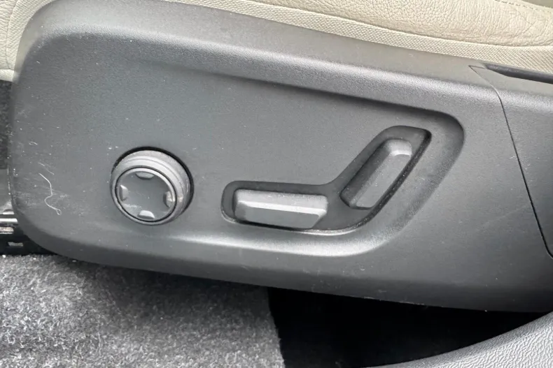 Volvo XC40 din 2021 cu 92.800 km - oferta VOL148325 - foto 21