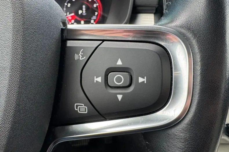 Volvo XC40 din 2021 cu 92.800 km - oferta VOL148325 - foto 23