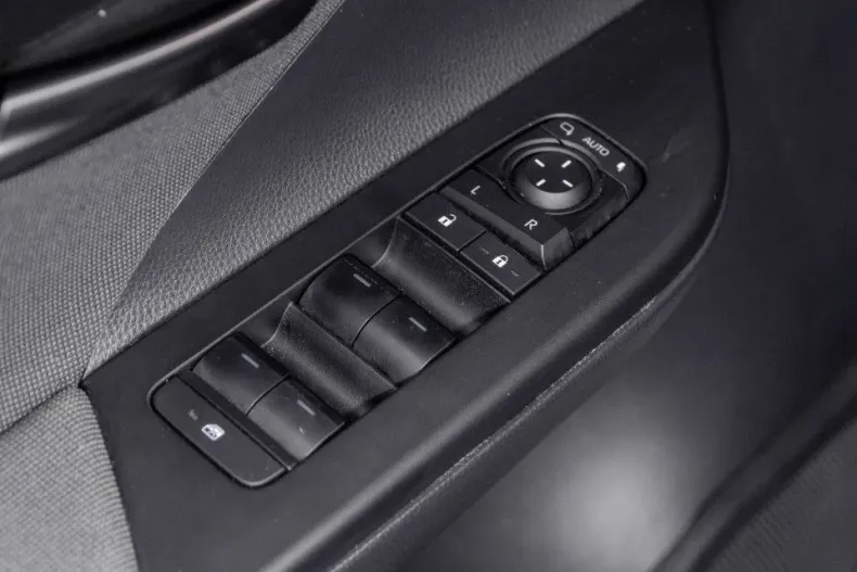 Toyota C-HR din 2023 cu 10.500 km - oferta TOY148356 - foto 22