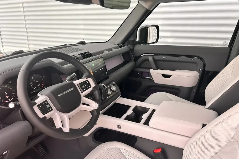 Land Rover Defender din 2024 cu 10.500 km - oferta LAN148367 - foto 6