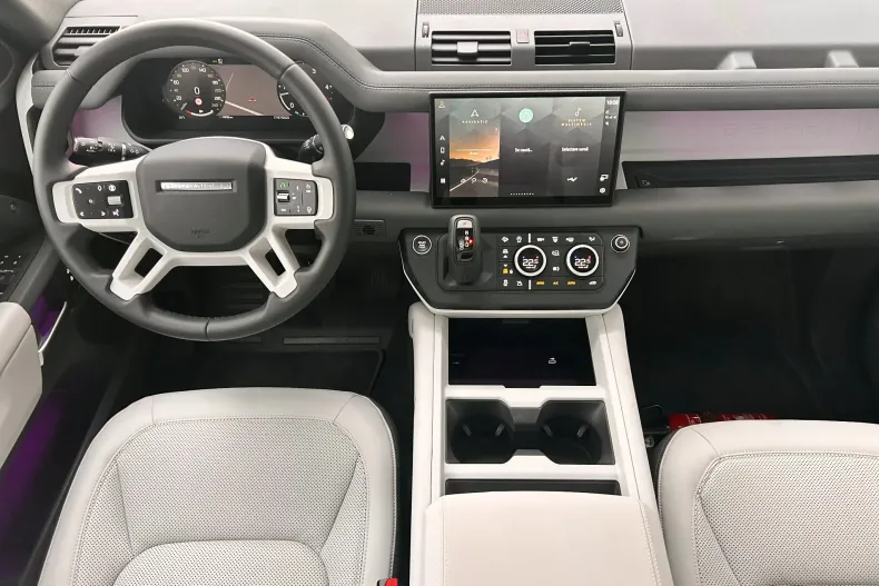 Land Rover Defender din 2024 cu 10.500 km - oferta LAN148367 - foto 7