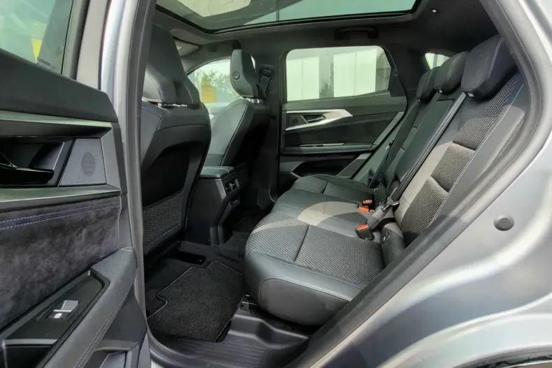 Renault Austral din 2025 cu 900 km - oferta REN148435 - foto 19