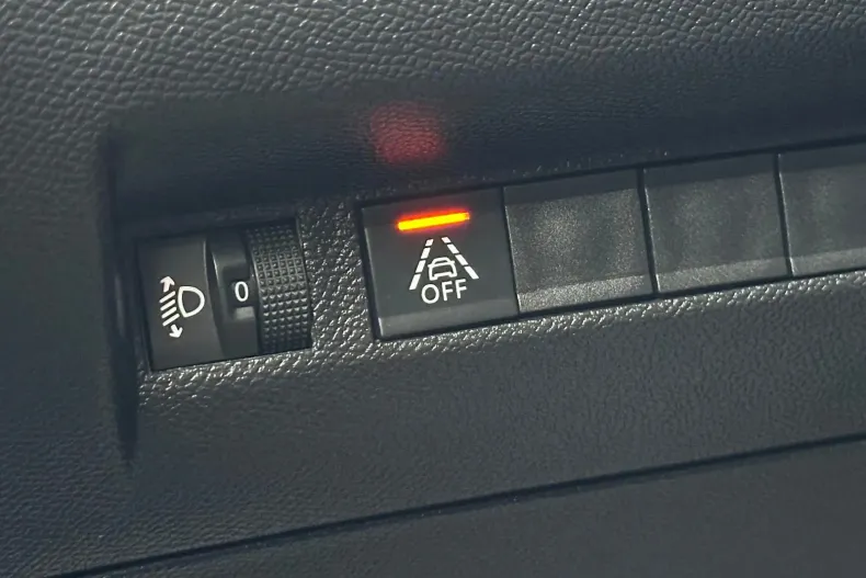 Peugeot 2008 din 2022 cu 98.000 km - oferta PEU148439 - foto 31