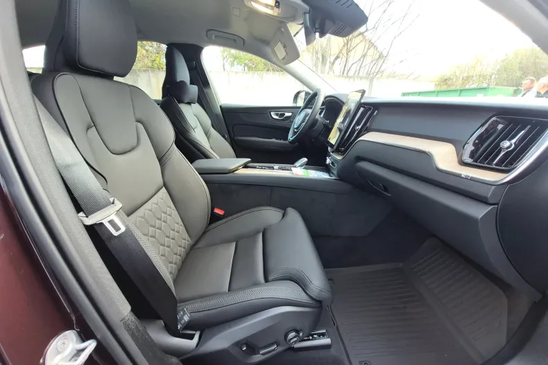 Volvo XC60 din 2025 cu 100 km - oferta VOL148449 - foto 17