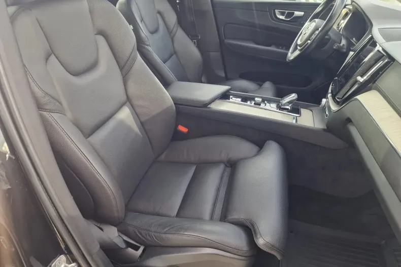 Volvo XC60 din 2021 cu 139.885 km - oferta VOL148465 - foto 25