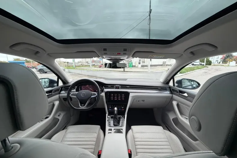 Volkswagen Passat din 2021 cu 42.645 km - oferta VOL148495 - foto 8