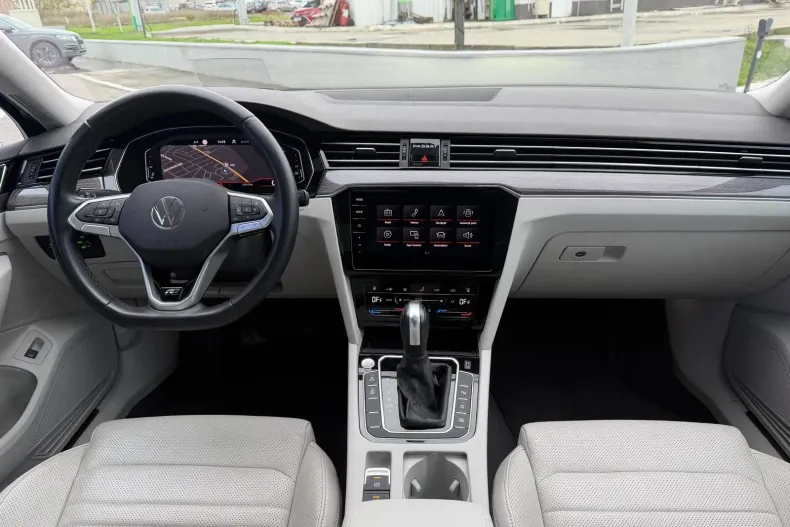 Volkswagen Passat din 2021 cu 42.645 km - oferta VOL148495 - foto 9