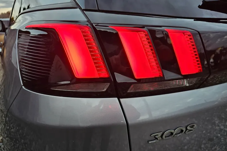 Peugeot 3008 din 2021 cu 99.999 km - oferta PEU148500 - foto 40