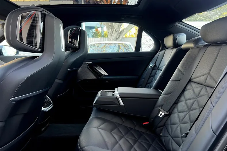 BMW Seria 7 din 2023 cu 41.940 km - oferta BMW148516 - foto 14