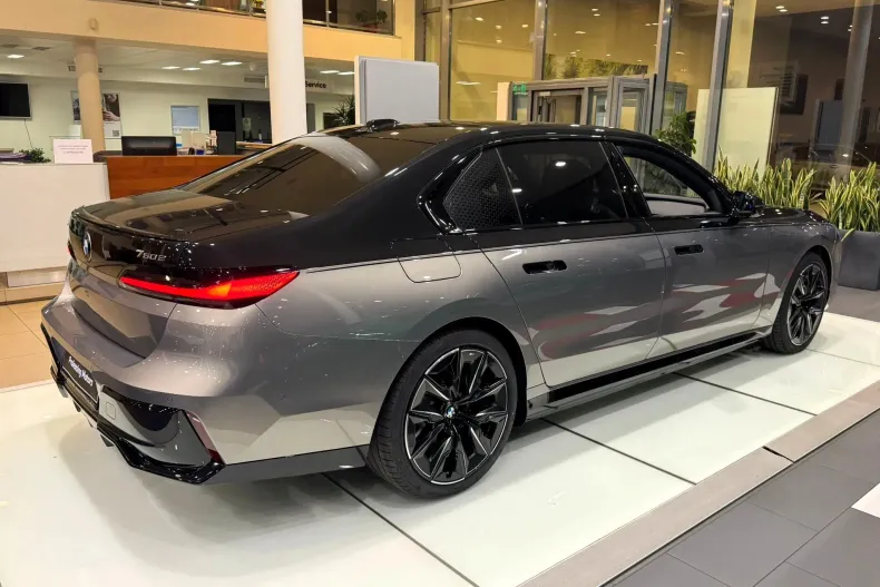 BMW Seria 7 din 2025 cu 1 km - oferta BMW148537 - foto 4