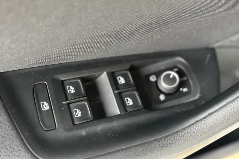 Volkswagen Passat din 2019 cu 179.000 km - oferta VOL148558 - foto 20