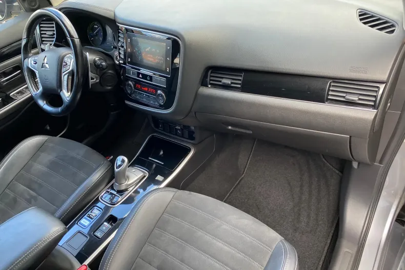 Mitsubishi Outlander din 2019 cu 124.000 km - oferta MIT148563 - foto 24