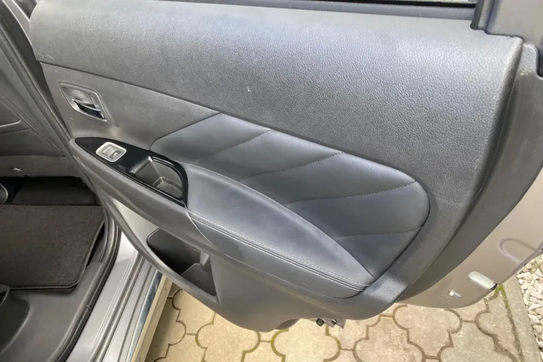 Mitsubishi Outlander din 2019 cu 124.000 km - oferta MIT148563 - foto 32