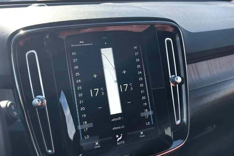 Volvo XC40 din 2021 cu 113.831 km - oferta VOL148613 - foto 16