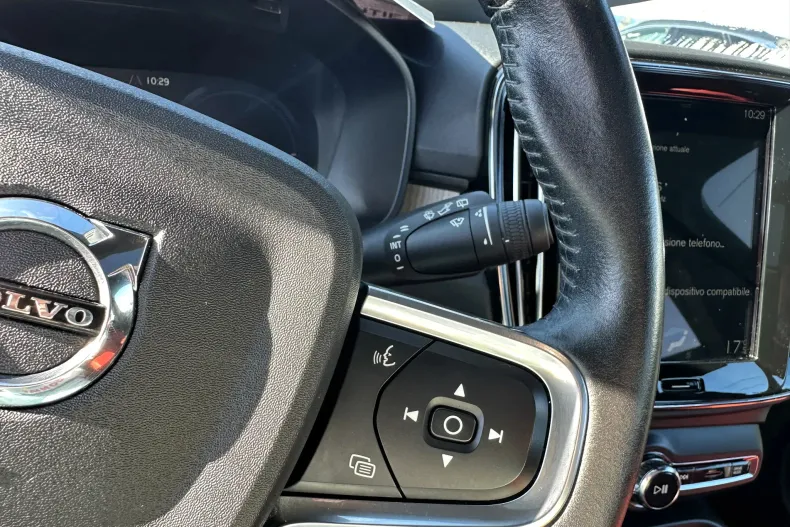 Volvo XC40 din 2021 cu 113.831 km - oferta VOL148613 - foto 19