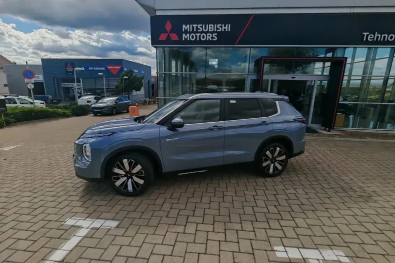 Mitsubishi Outlander din 2025 cu 22 km - oferta MIT148615 - foto 12