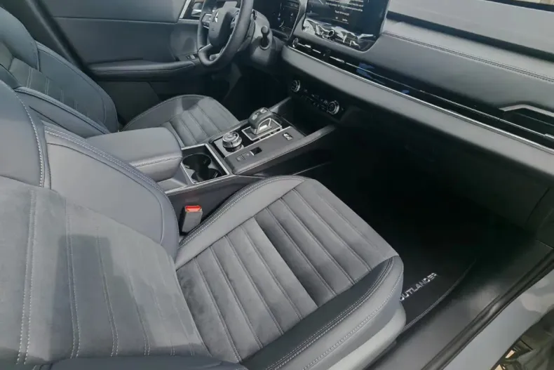 Mitsubishi Outlander din 2025 cu 22 km - oferta MIT148615 - foto 29