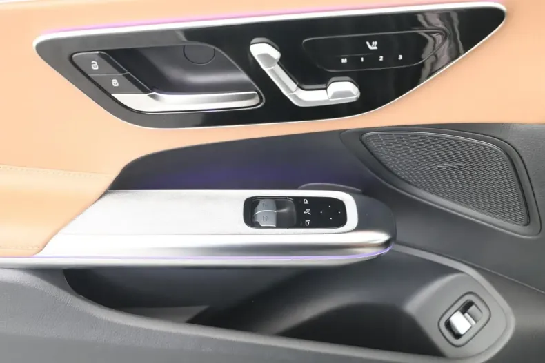 Mercedes-Benz CLE 200 din 2024 cu 12.778 km - oferta MER148683 - foto 6