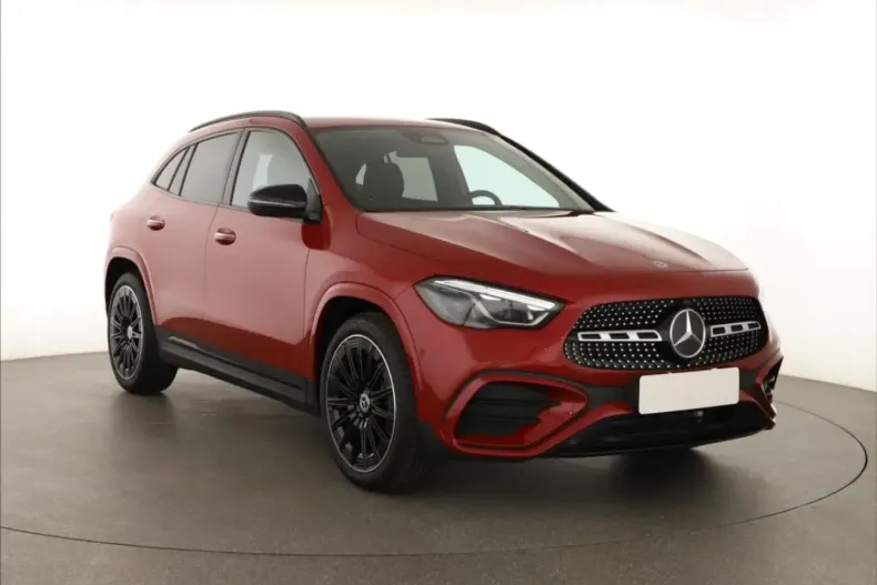 Mercedes-Benz GLA 200 din 2024 cu 10.851 km - oferta MER148726 - foto 1