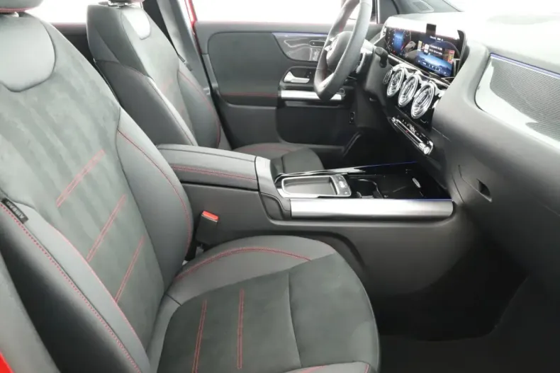 Mercedes-Benz GLA 200 din 2024 cu 10.851 km - oferta MER148726 - foto 7