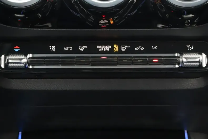 Mercedes-Benz GLA 200 din 2024 cu 10.851 km - oferta MER148726 - foto 16