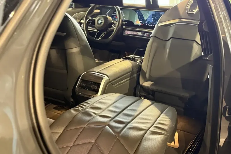 BMW i7 din 2024 cu 30.000 km - oferta BMW148739 - foto 26