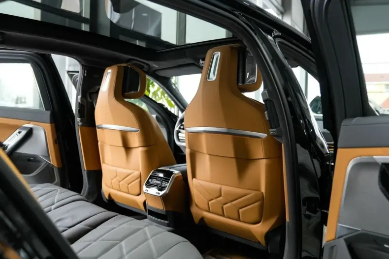 BMW i7 din 2024 cu 17.631 km - oferta BMW148740 - foto 26