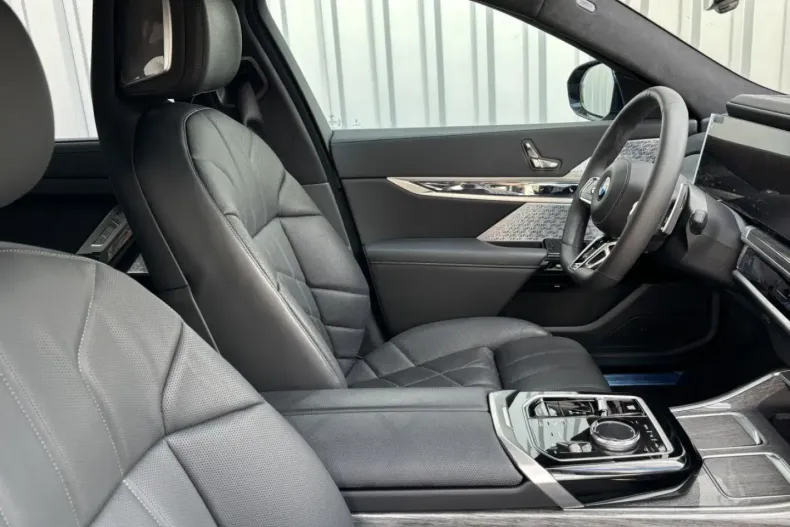 BMW 740 din 2024 cu 18.727 km - oferta BMW148754 - foto 3