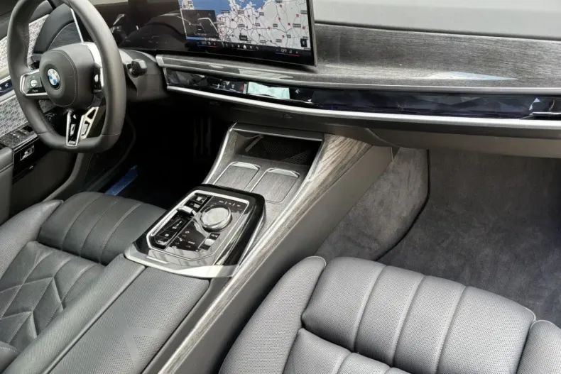 BMW 740 din 2024 cu 18.727 km - oferta BMW148754 - foto 4