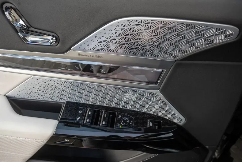 BMW 740 din 2024 cu 24.300 km - oferta BMW148755 - foto 3