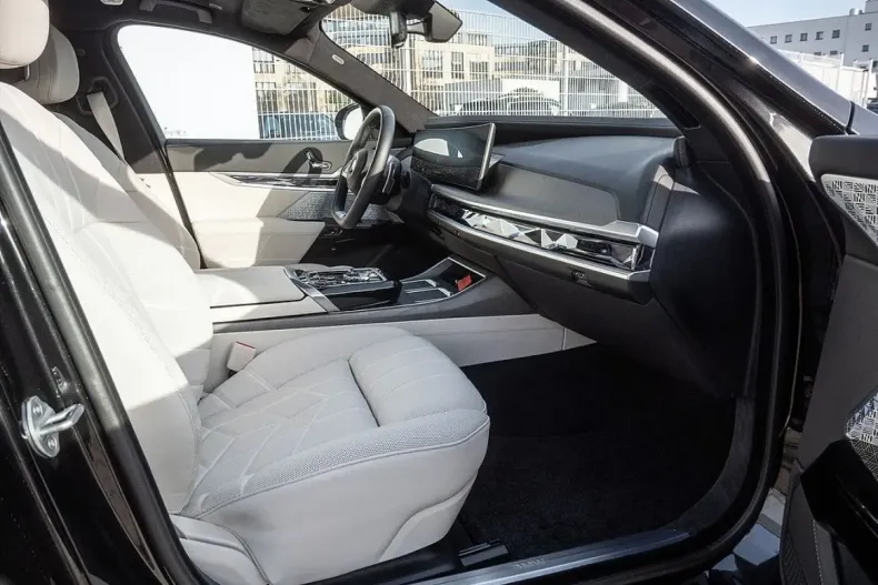 BMW 740 din 2024 cu 24.300 km - oferta BMW148755 - foto 7