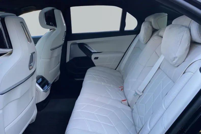 BMW 740 din 2024 cu 20.284 km - oferta BMW148759 - foto 8