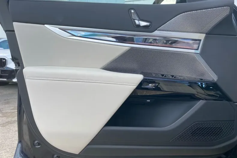 BMW 740 din 2024 cu 20.284 km - oferta BMW148759 - foto 17