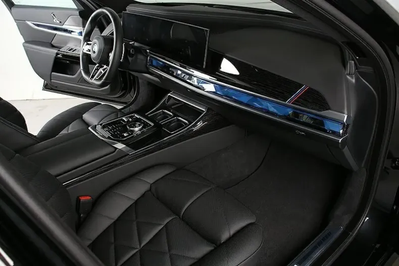 BMW 740 din 2024 cu 25.300 km - oferta BMW148913 - foto 4